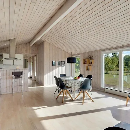 3 Bedroom Cozy In Hojslev Holiday home