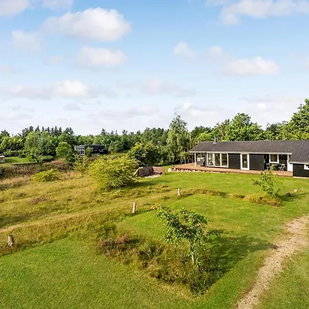 3 Bedroom Cozy In Hojslev Holiday home *