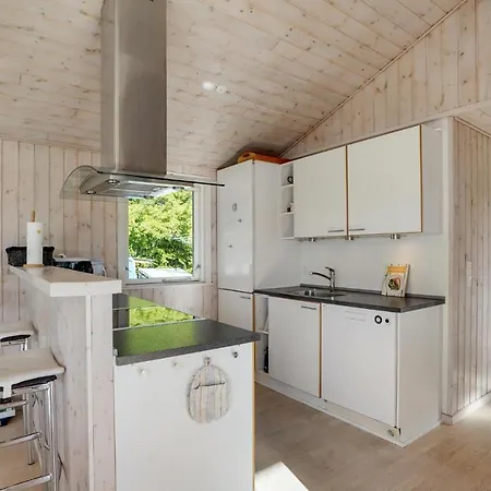 Gorgeous Home In Hojslev * 霍伊斯莱乌