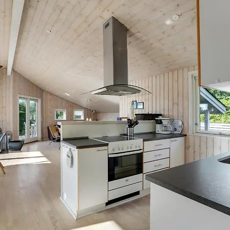 3 Bedroom Cozy In Hojslev Holiday home *