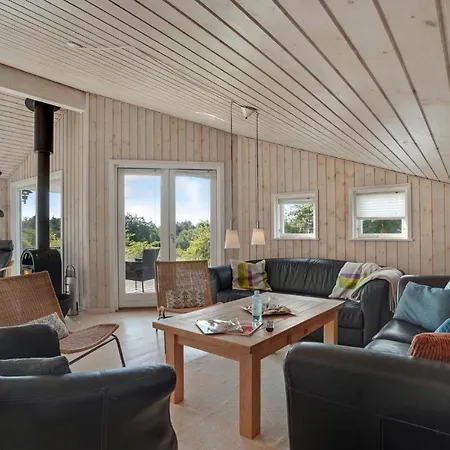 Gorgeous Home In Hojslev * 霍伊斯莱乌