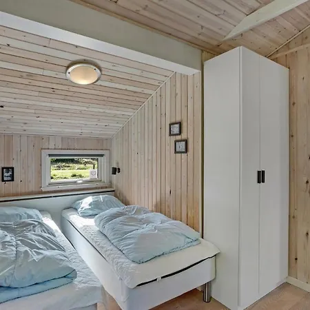 Gorgeous Home In Hojslev * 霍伊斯莱乌