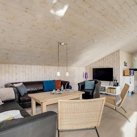 Gorgeous Home In Hojslev * 霍伊斯莱乌